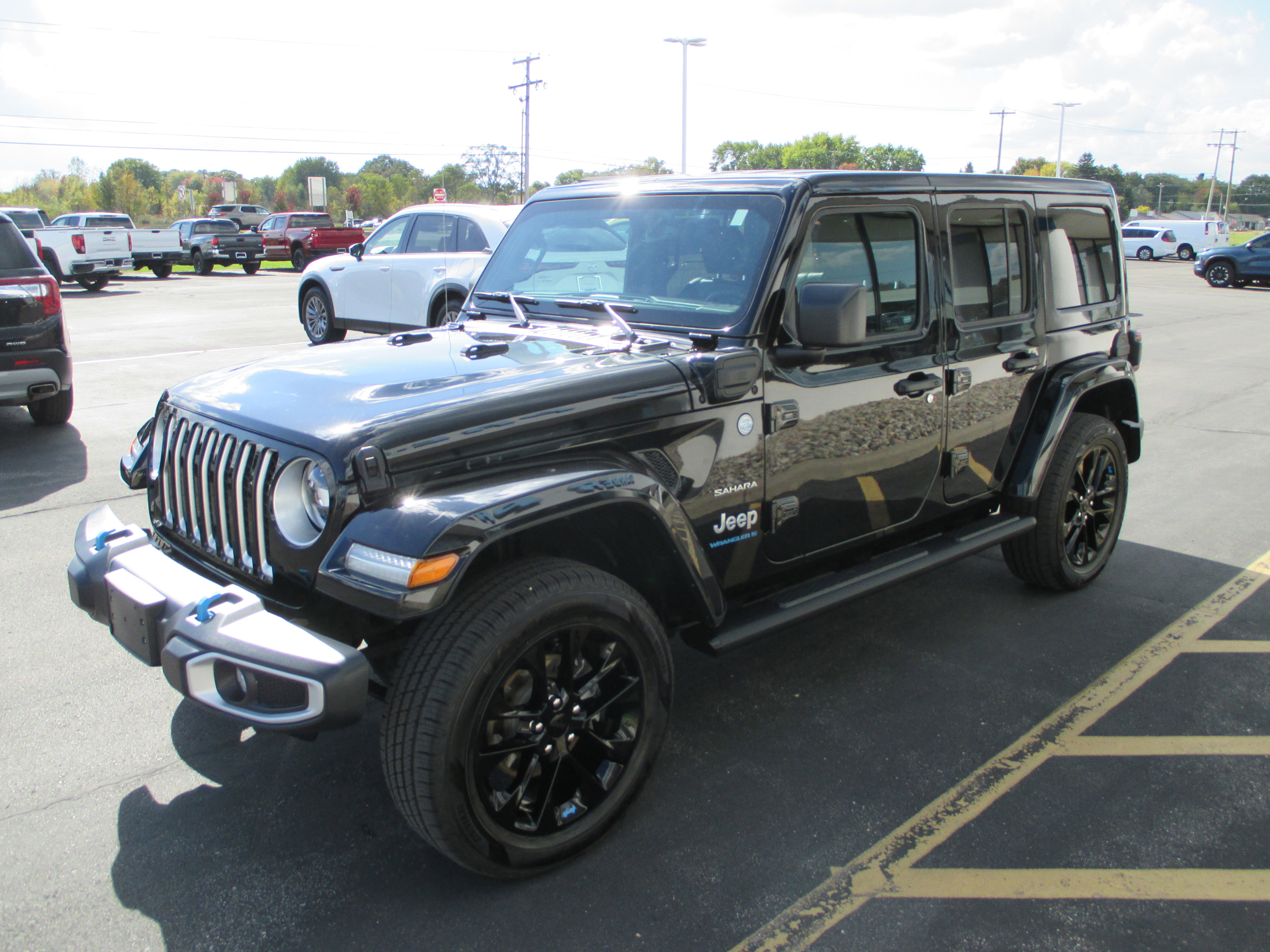 Used 2023 Jeep Wrangler Unlimited Sahara w/ Cold Weather Group image 7