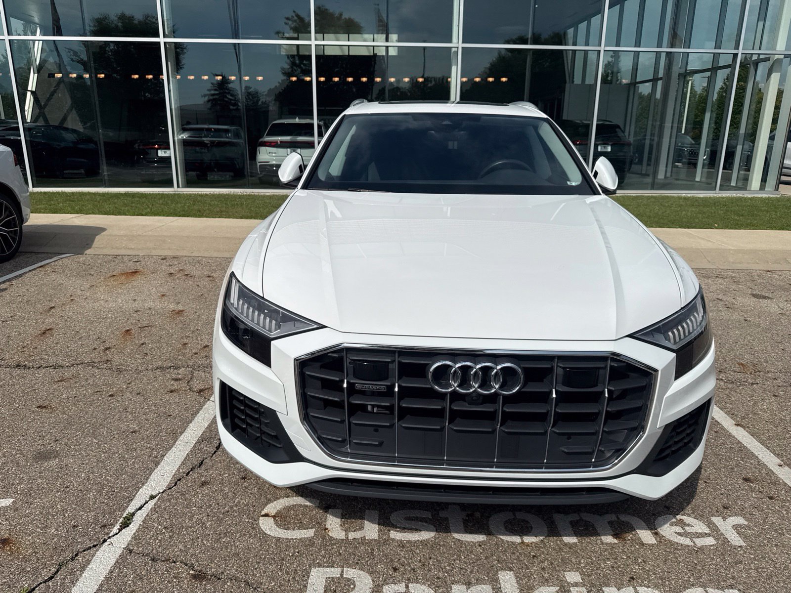 Used 2023 Audi Q8 Premium w/ Convenience Package AWD/4WD image 6