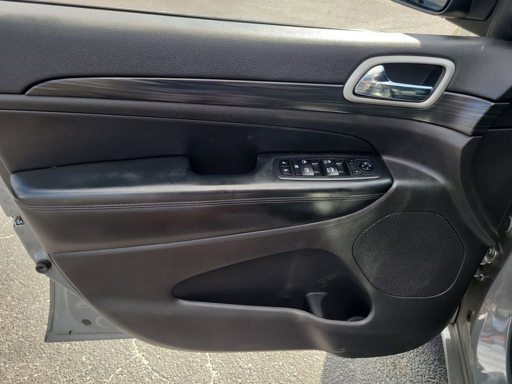 Used 2020 Jeep Grand Cherokee Altitude RWD image 14