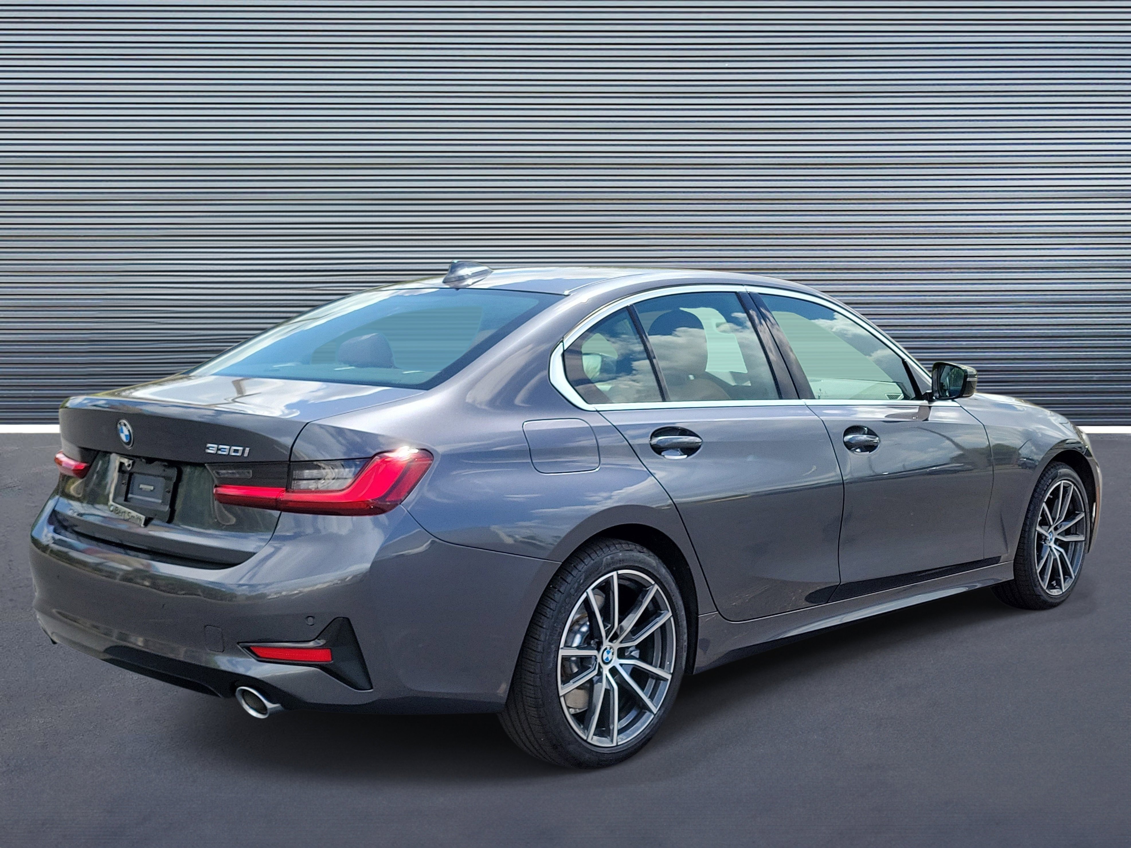 Used 2022 BMW 330i Sedan w/ Convenience Package RWD image 3
