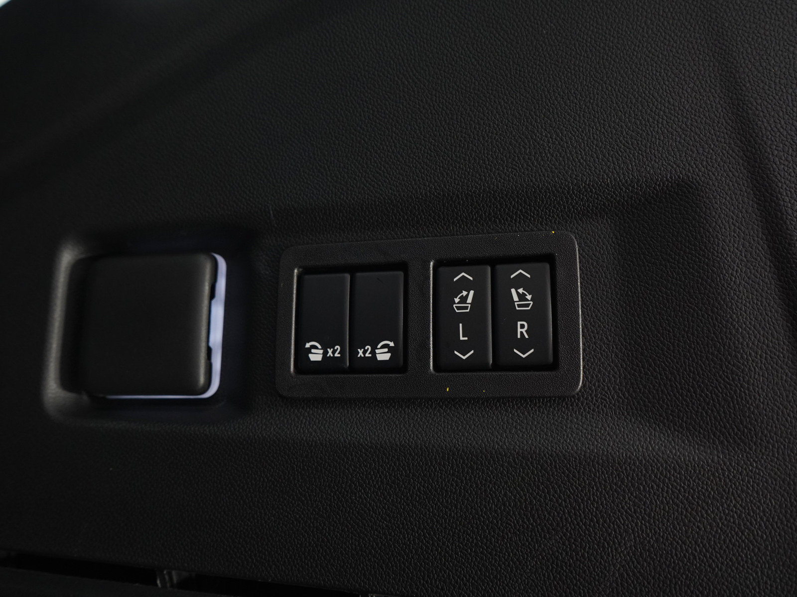 Used 2026 Chevrolet Tahoe High Country AWD/4WD image 11