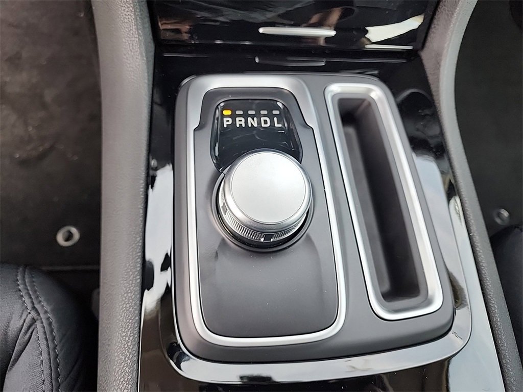 Used 2023 Chrysler 300 Touring w/ Sport Appearance Package image 7