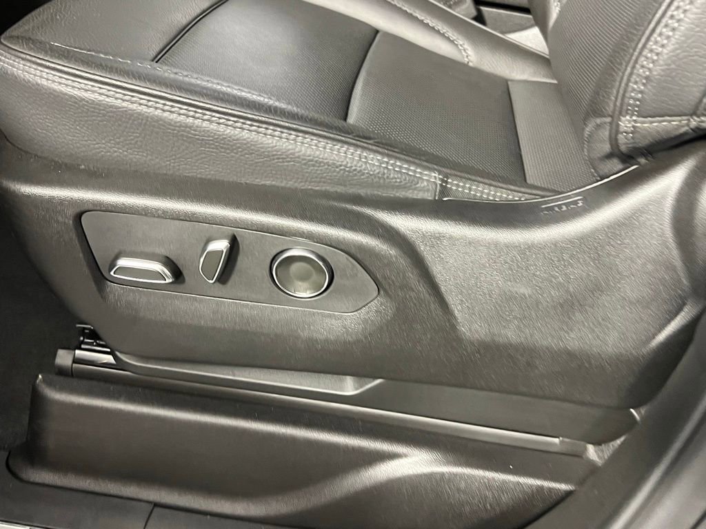 Used 2024 GMC Yukon XL Denali image 25