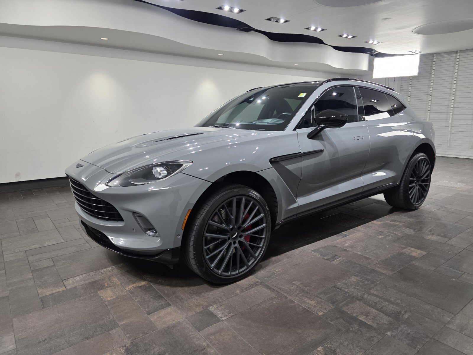 Used 2023 Aston Martin DBX image 27