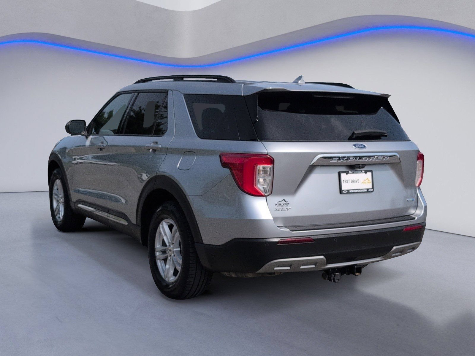 Used 2020 Ford Explorer XLT w/ Equipment Group 202A AWD/4WD image 3
