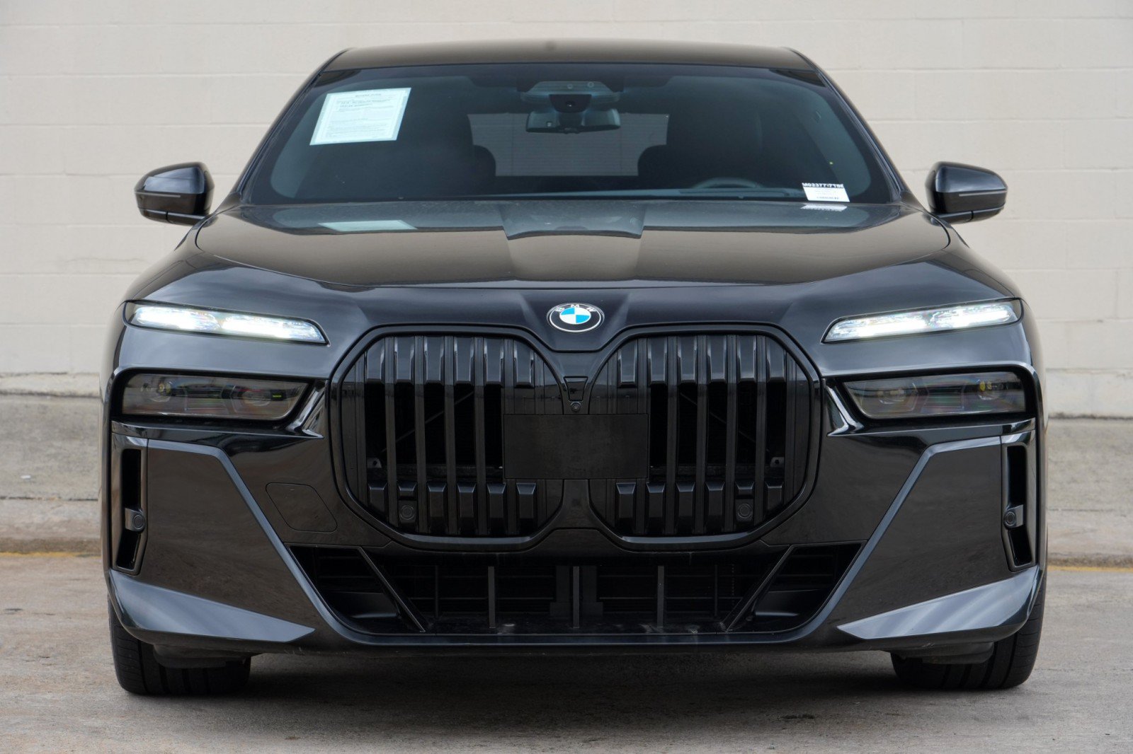 Used 2023 BMW 760i xDrive AWD/4WD image 7