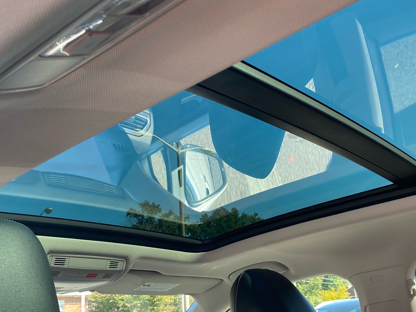 Certified 2023 Volkswagen Tiguan SE w/ Panoramic Sunroof Package AWD/4WD image 20