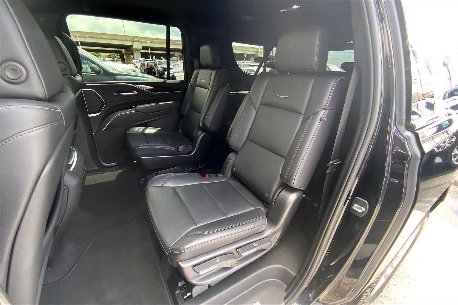 Used 2023 Cadillac Escalade ESV Luxury RWD image 29