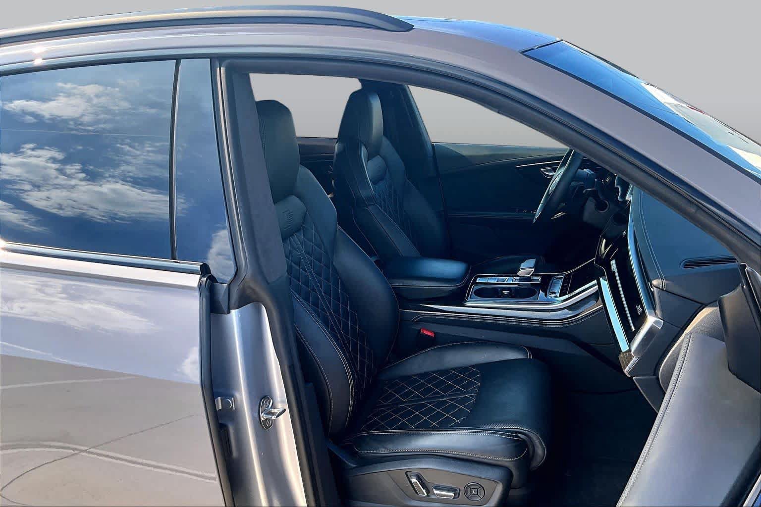 Used 2022 Audi SQ8 Prestige AWD/4WD image 9
