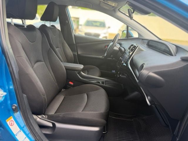 Used 2022 Toyota Prius LE AWD/4WD image 22