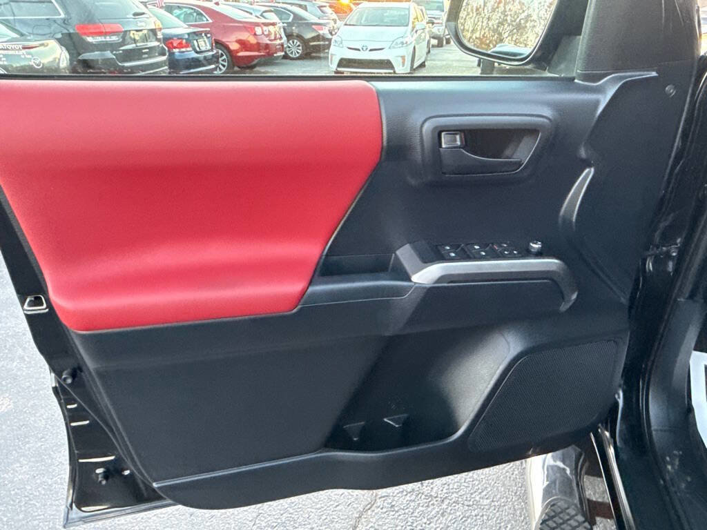 Used 2018 Toyota Tacoma SR5 image 19