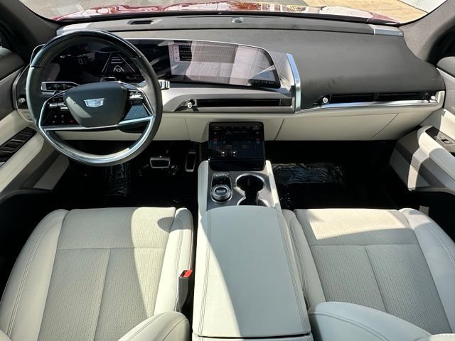 Used 2026 Cadillac Vistiq Luxury w/ LPO, Floor Liner Package AWD/4WD image 32