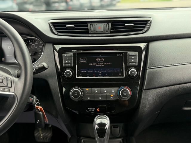 Used 2019 Nissan Rogue S image 24