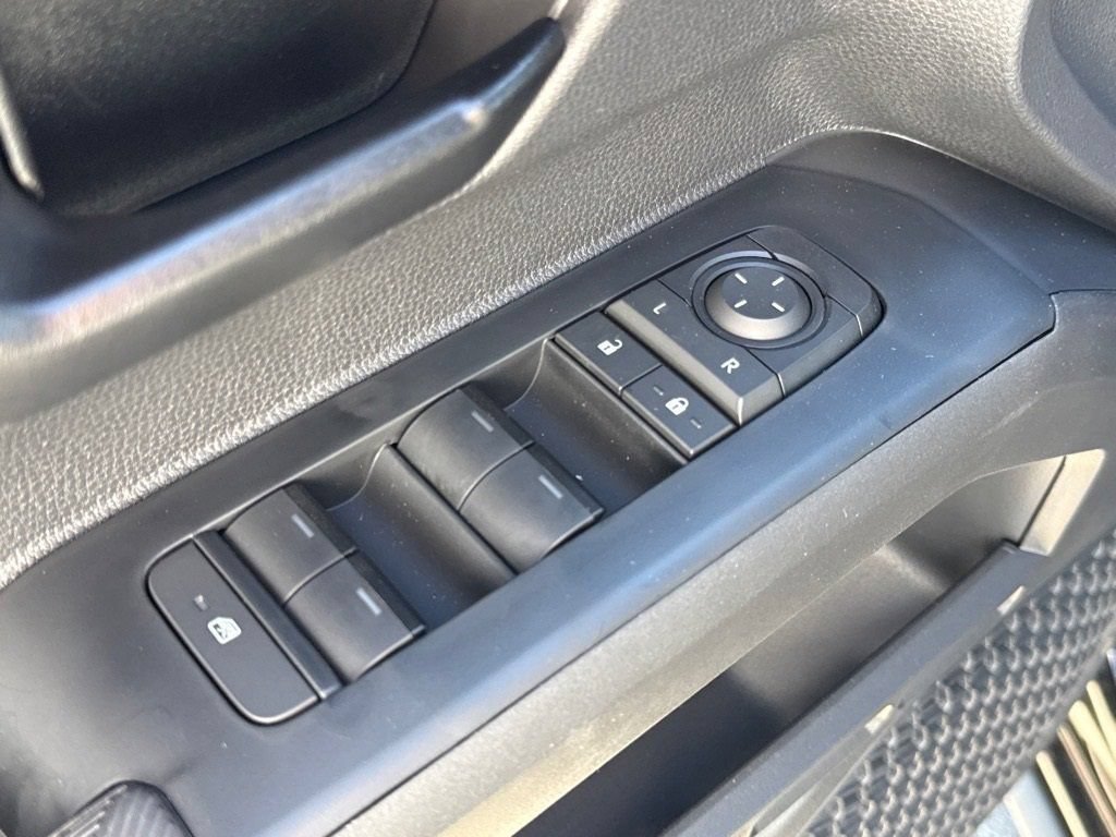 Certified 2025 Toyota Tacoma SR5 AWD/4WD image 9