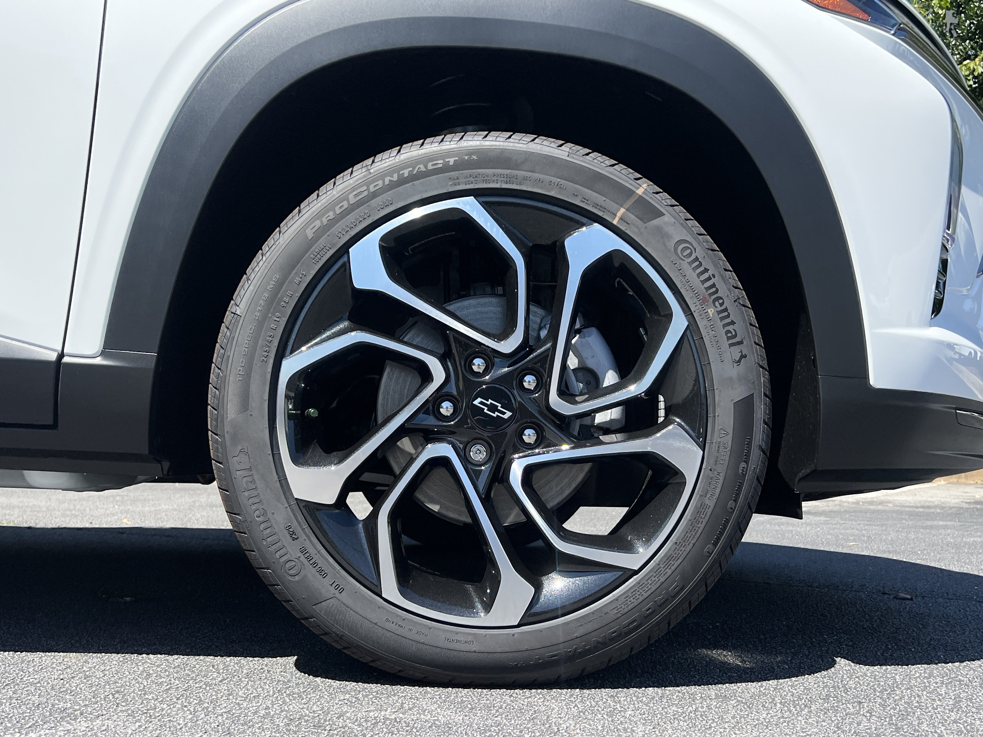 New 2026 Chevrolet Trax RS w/ Sunroof Package FWD image 13