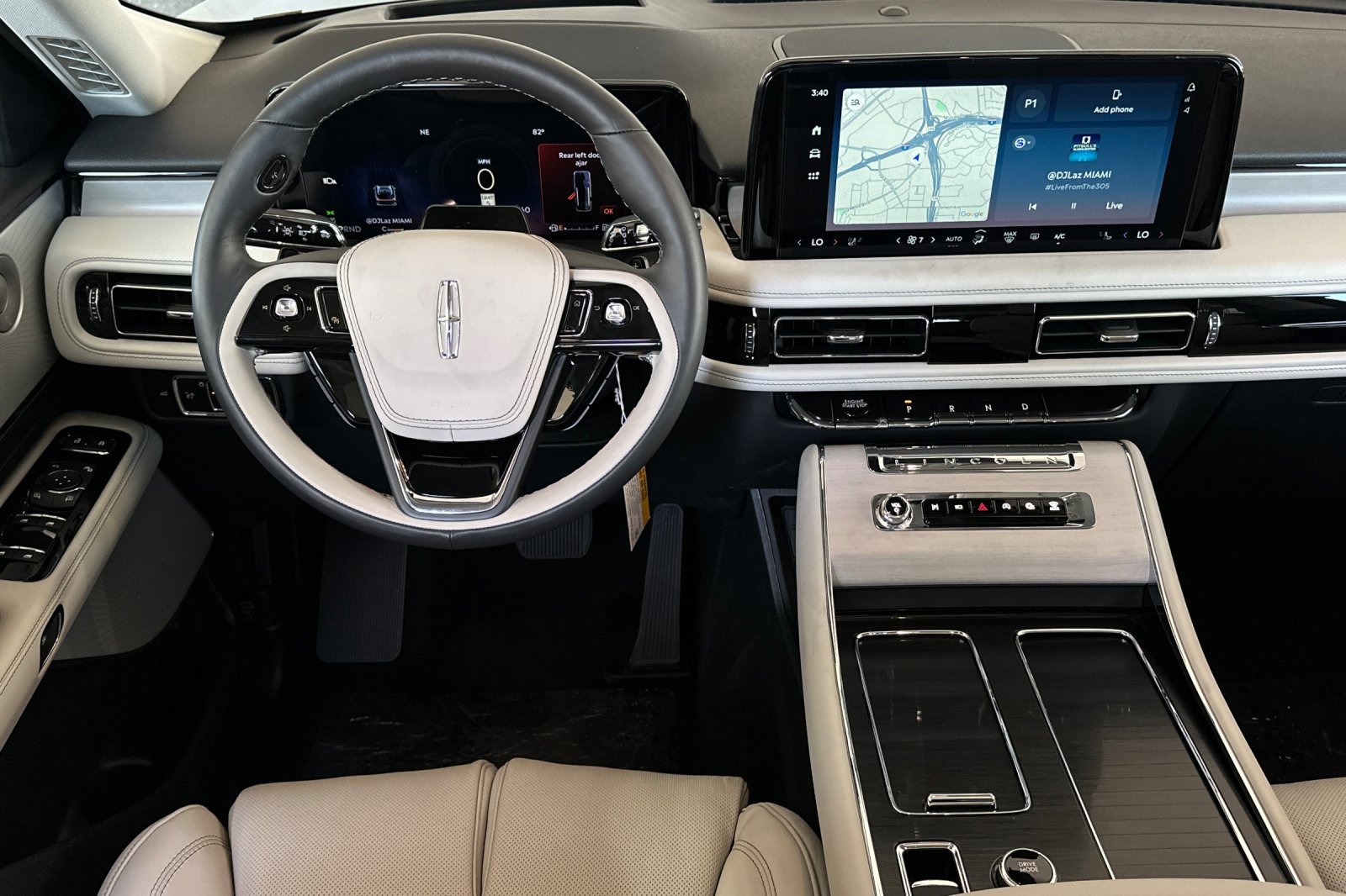 New 2025 Lincoln Aviator Reserve w/ Luxury Package image 13
