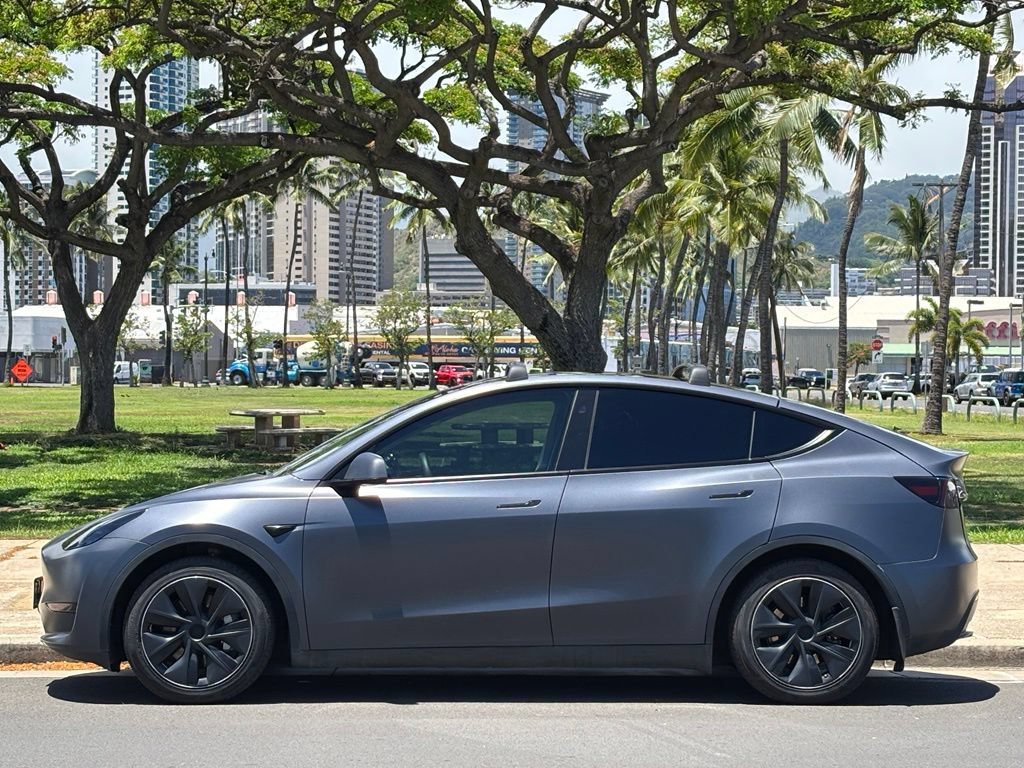 Used 2023 Tesla Model Y Long Range AWD/4WD image 2