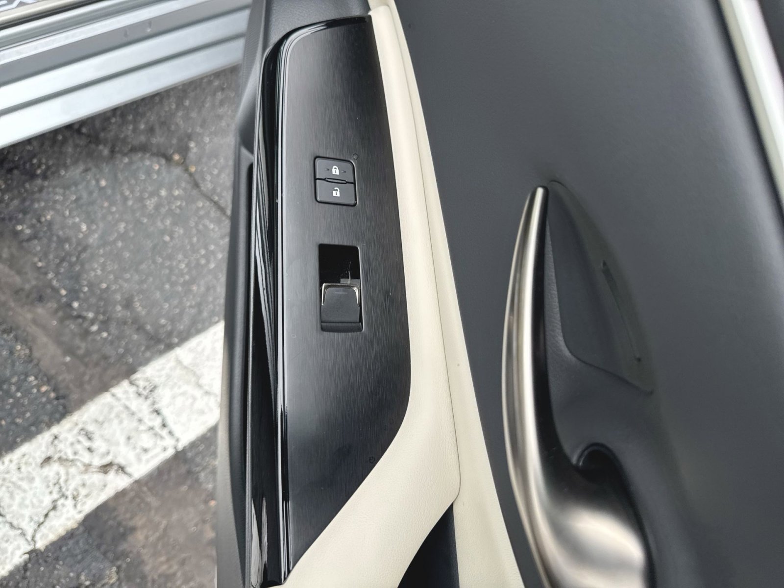 Used 2023 Lexus ES 350 w/ Accessory Package (Z1) image 34