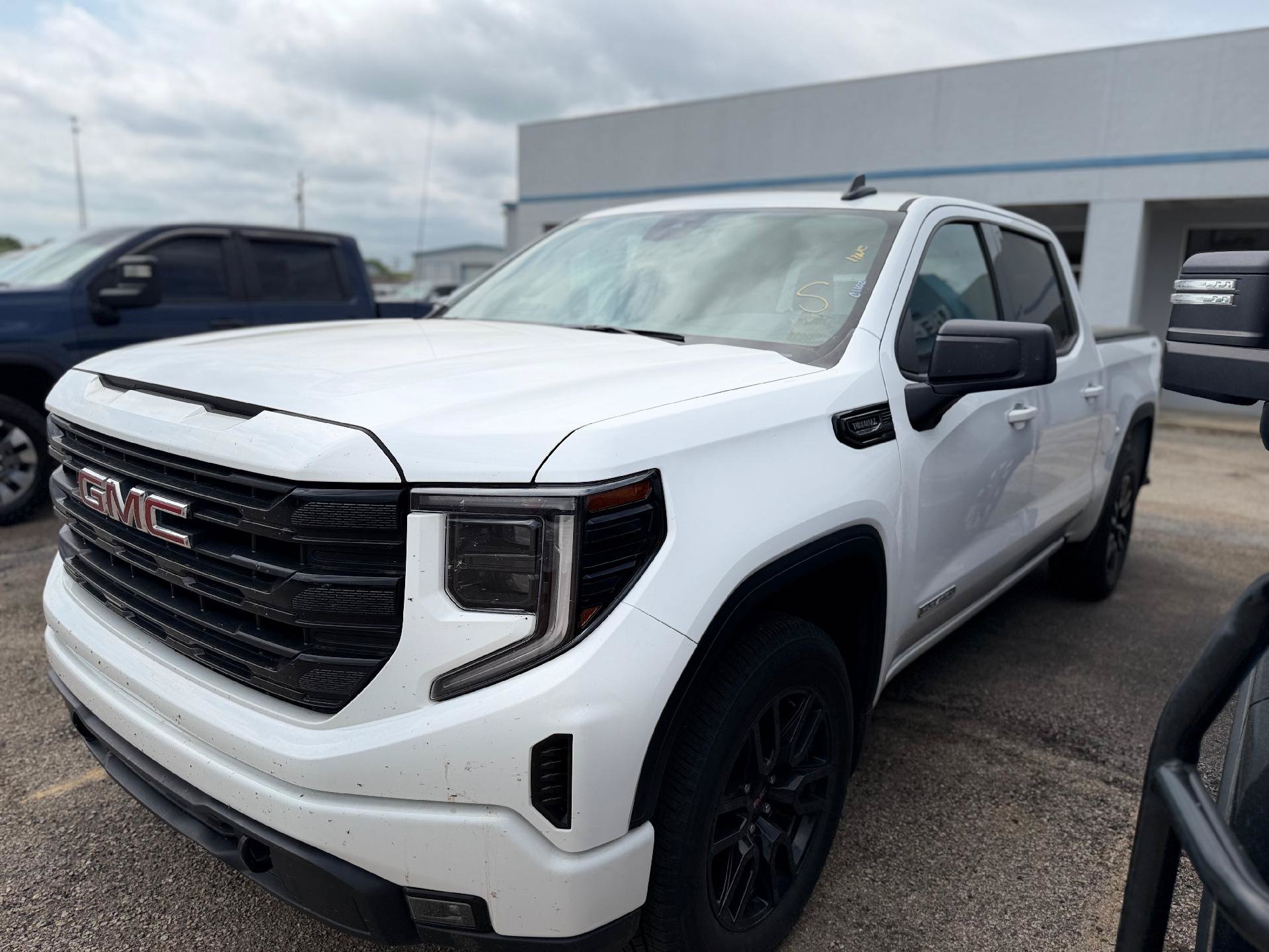 Used 2025 GMC Sierra 1500 Elevation AWD/4WD image 6