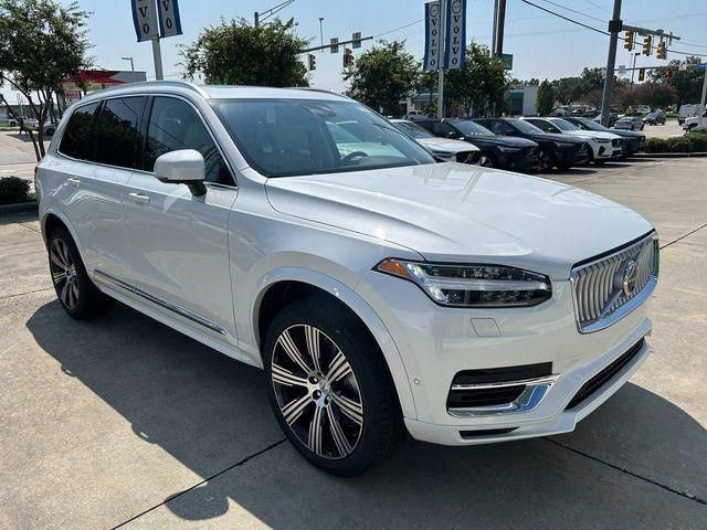 New 2025 Volvo XC90 T8 Plus w/ Protection Package Premier image 6