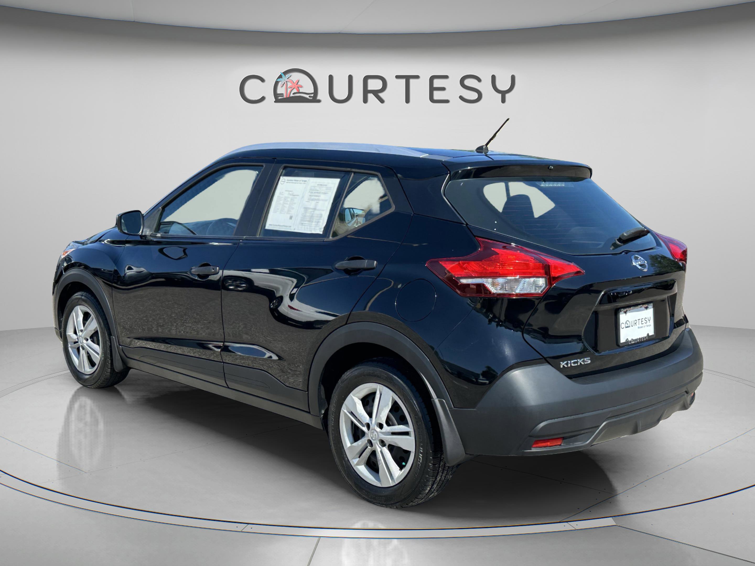 Used 2018 Nissan Kicks S FWD image 8