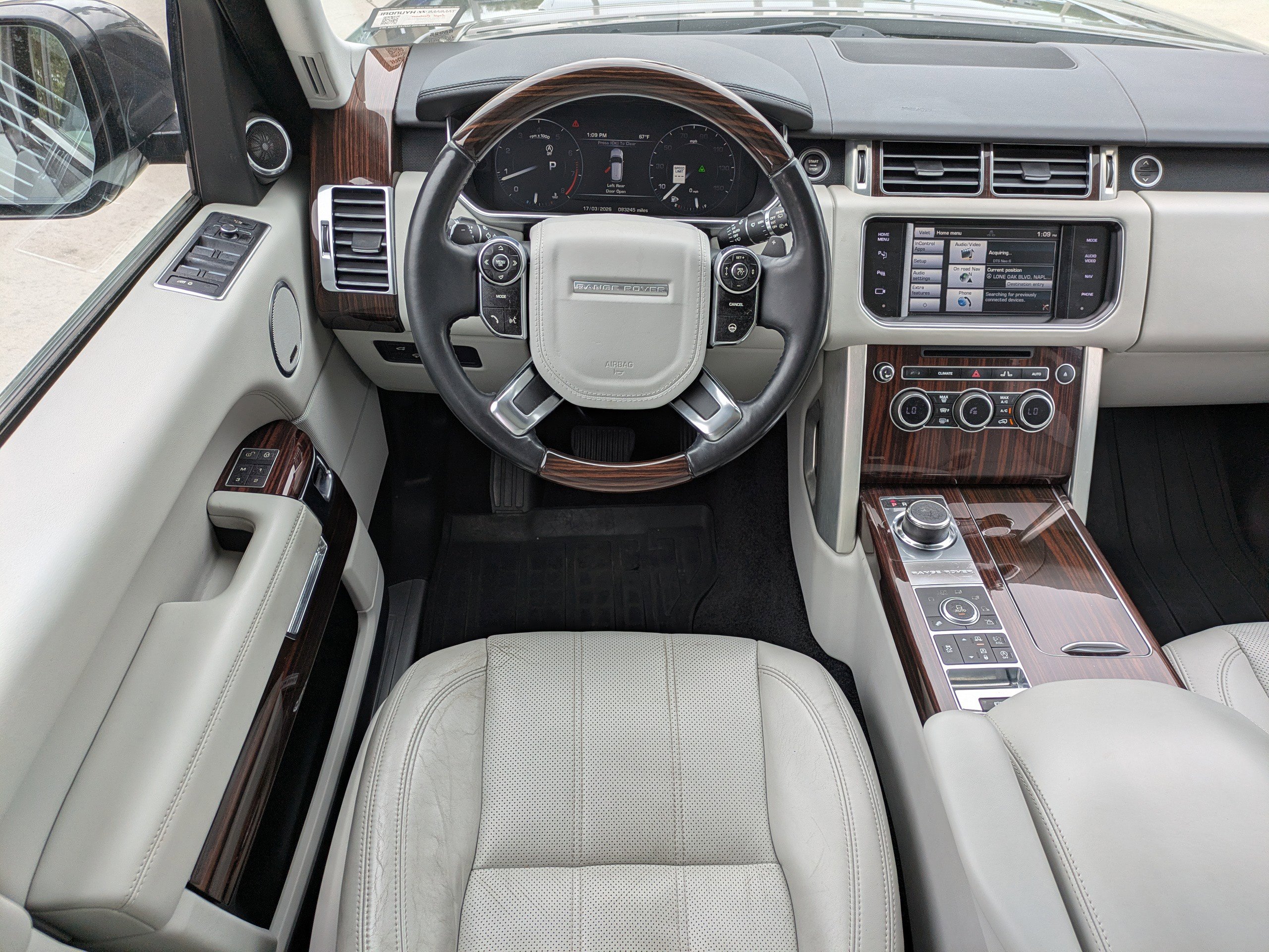 Used 2015 Land Rover Range Rover HSE image 13