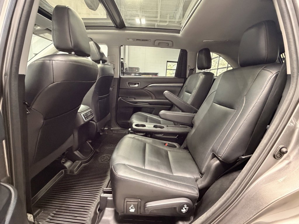 Used 2018 Toyota Highlander Limited Platinum image 15