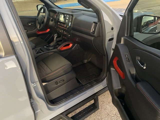 Used 2025 Nissan Frontier PRO-4X w/ Black Accent Package image 26
