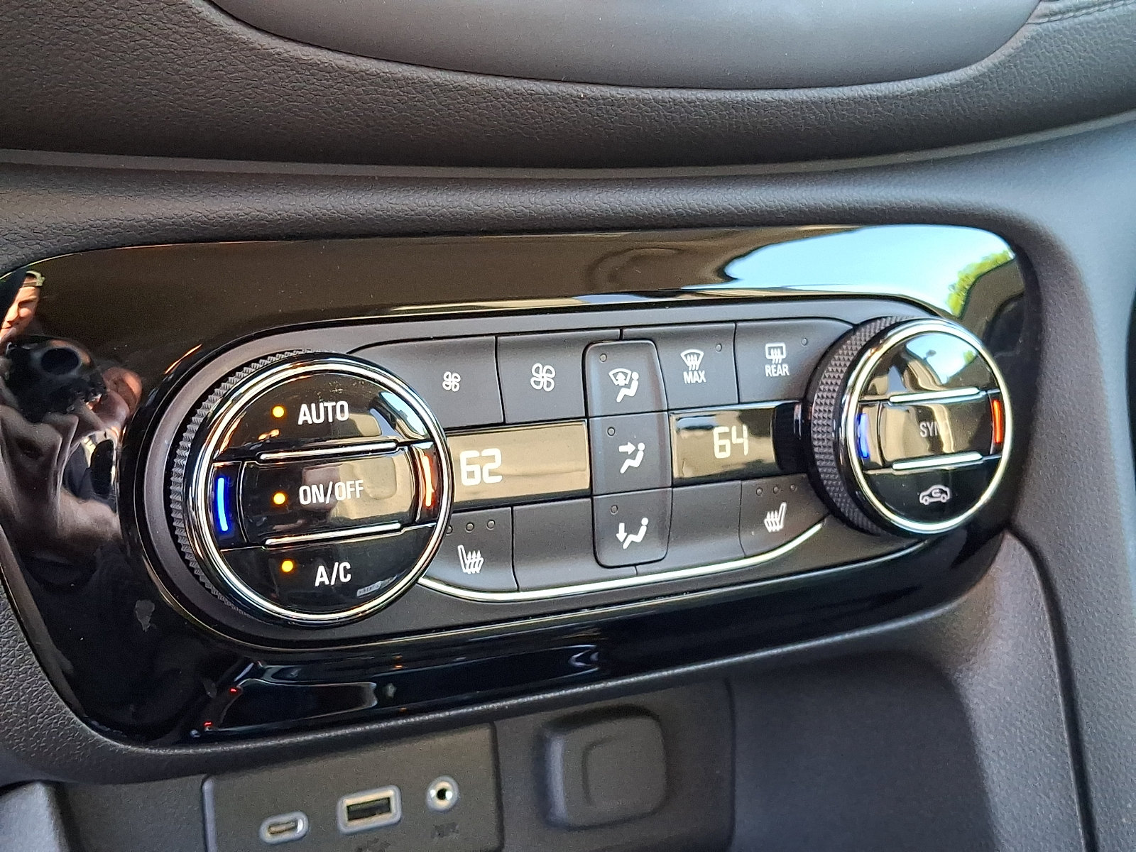 Used 2023 Buick Encore GX Select FWD image 18