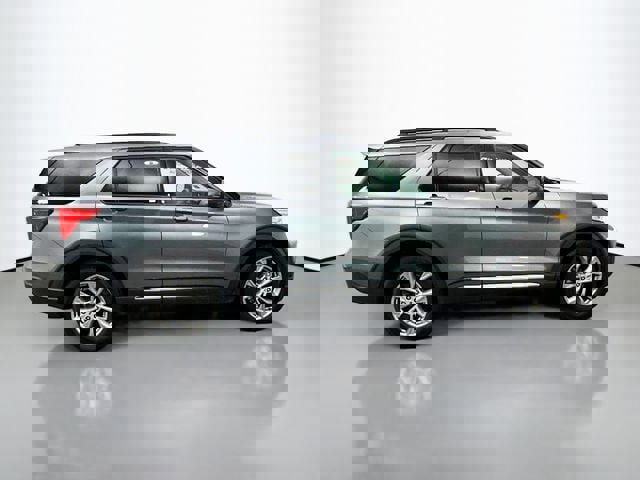 Used 2022 Ford Explorer XLT w/ Equipment Group 202A image 10