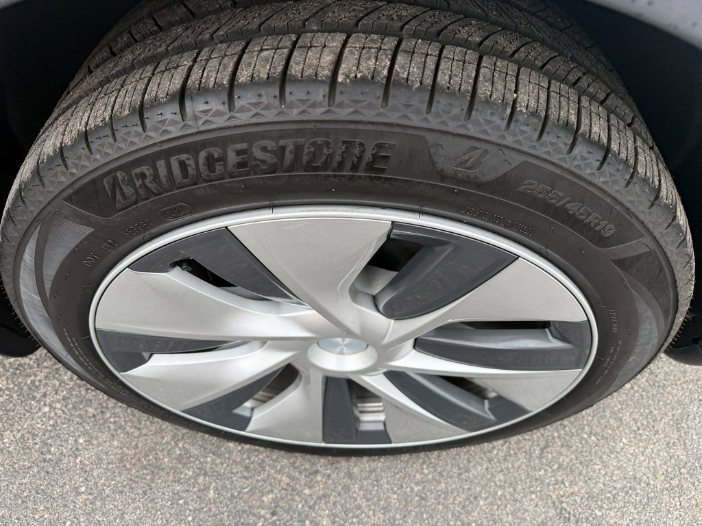 Used 2021 Tesla Model Y Long Range image 18