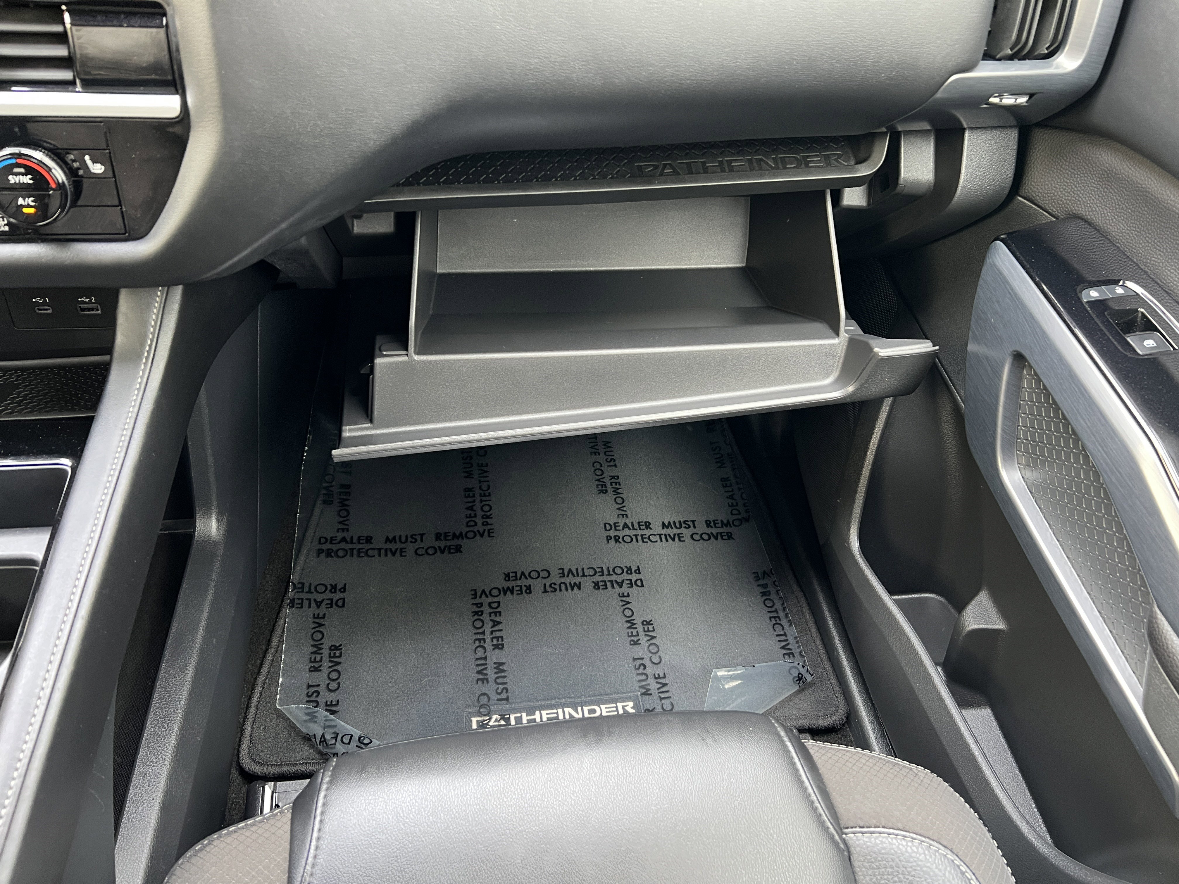 Used 2025 Nissan Pathfinder SL AWD/4WD image 38