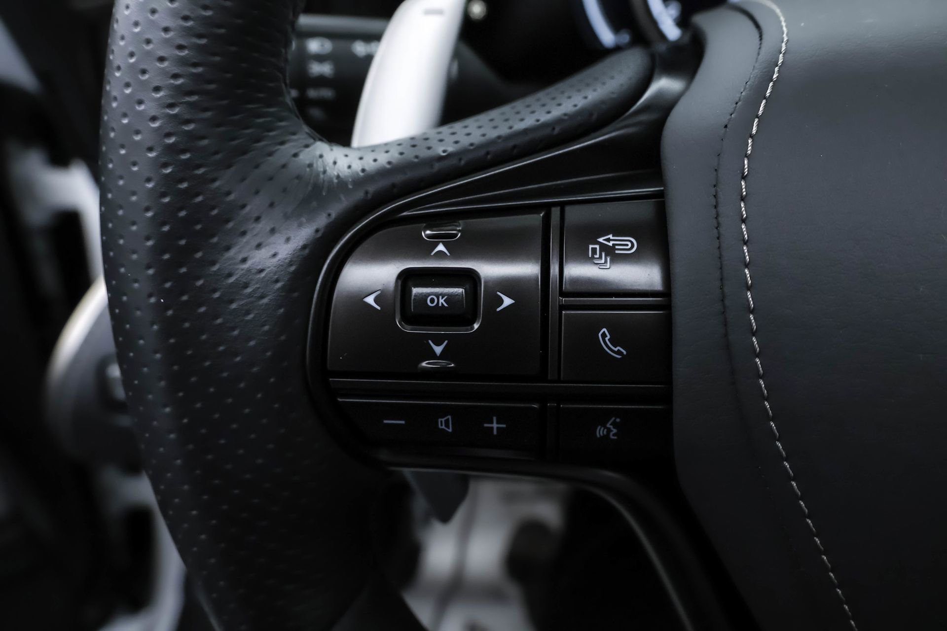 Used 2024 Lexus LC 500 Convertible image 25