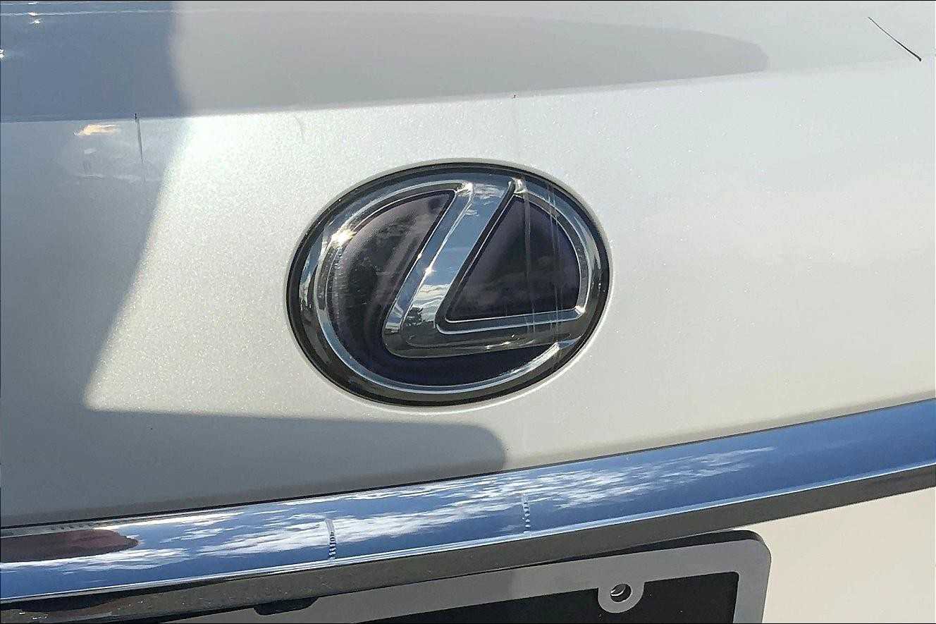 Used 2017 Lexus RX 450h AWD image 32