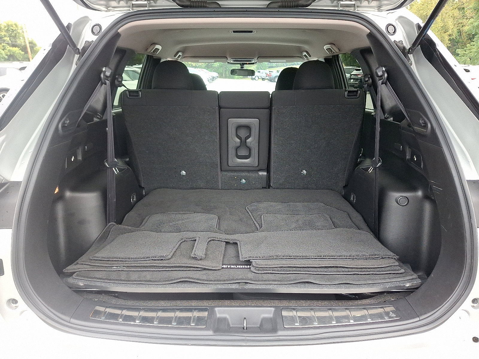 Used 2024 Mitsubishi Outlander ES image 27