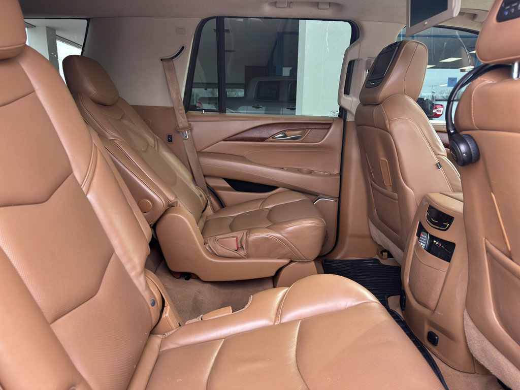 Used 2016 Cadillac Escalade Platinum image 35