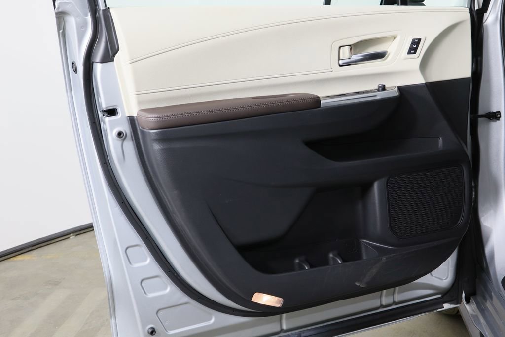 Used 2024 Toyota Sienna Platinum image 22