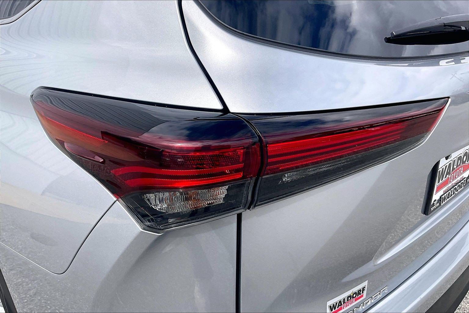 Used 2024 Toyota Highlander LE AWD/4WD image 34