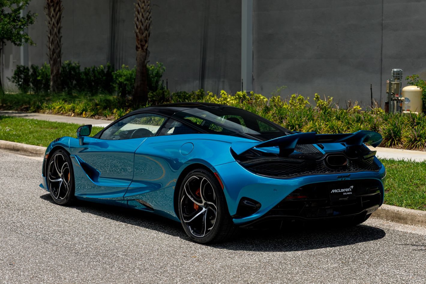 Used 2025 McLaren 750S RWD image 23