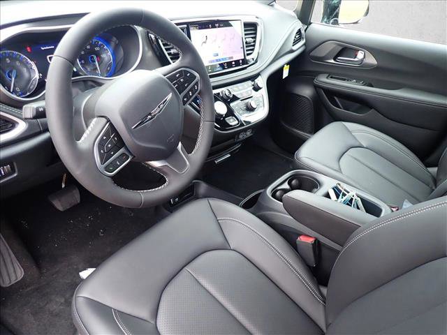 New 2025 Chrysler Pacifica Select FWD image 12