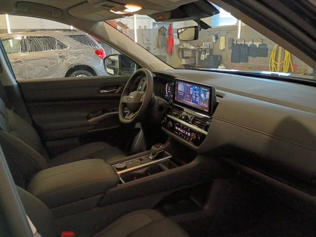 New 2026 Nissan Pathfinder SL image 10