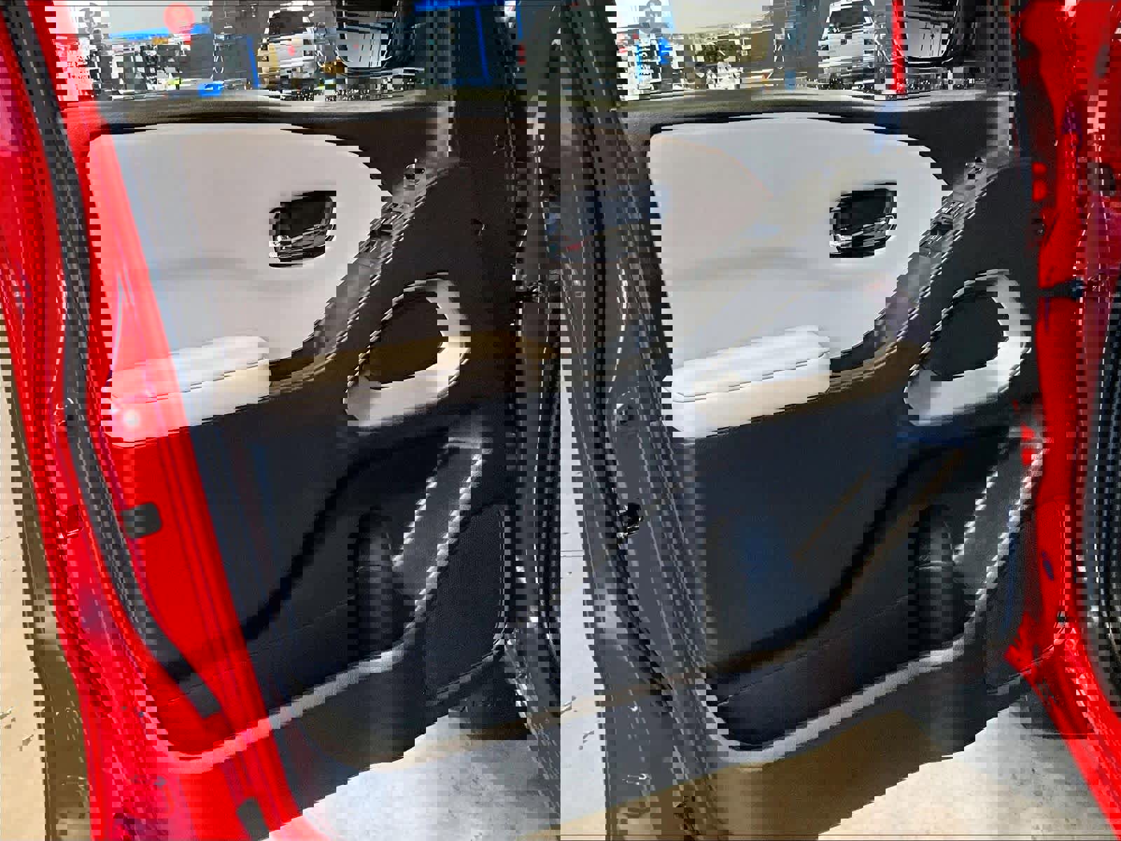 Used 2025 Nissan Frontier SV image 9