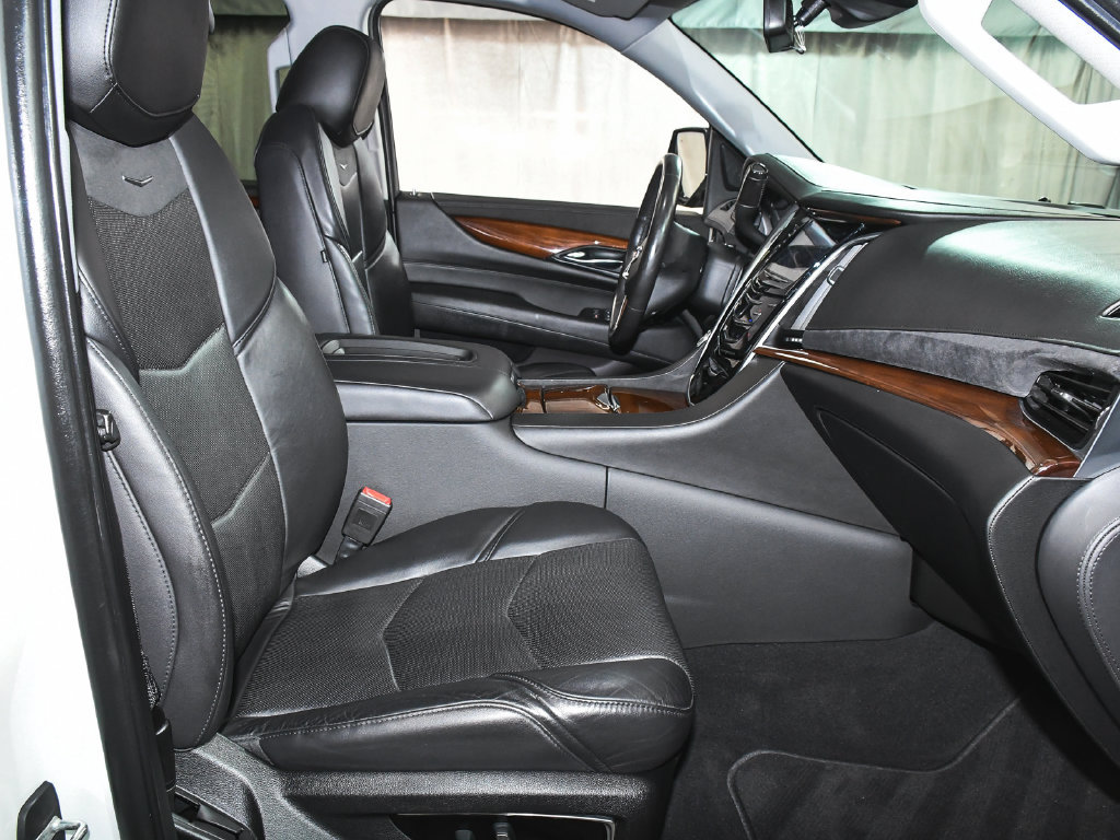 Used 2020 Cadillac Escalade Luxury AWD/4WD image 57
