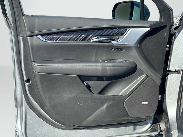 Used 2025 Cadillac XT6 Premium Luxury image 13