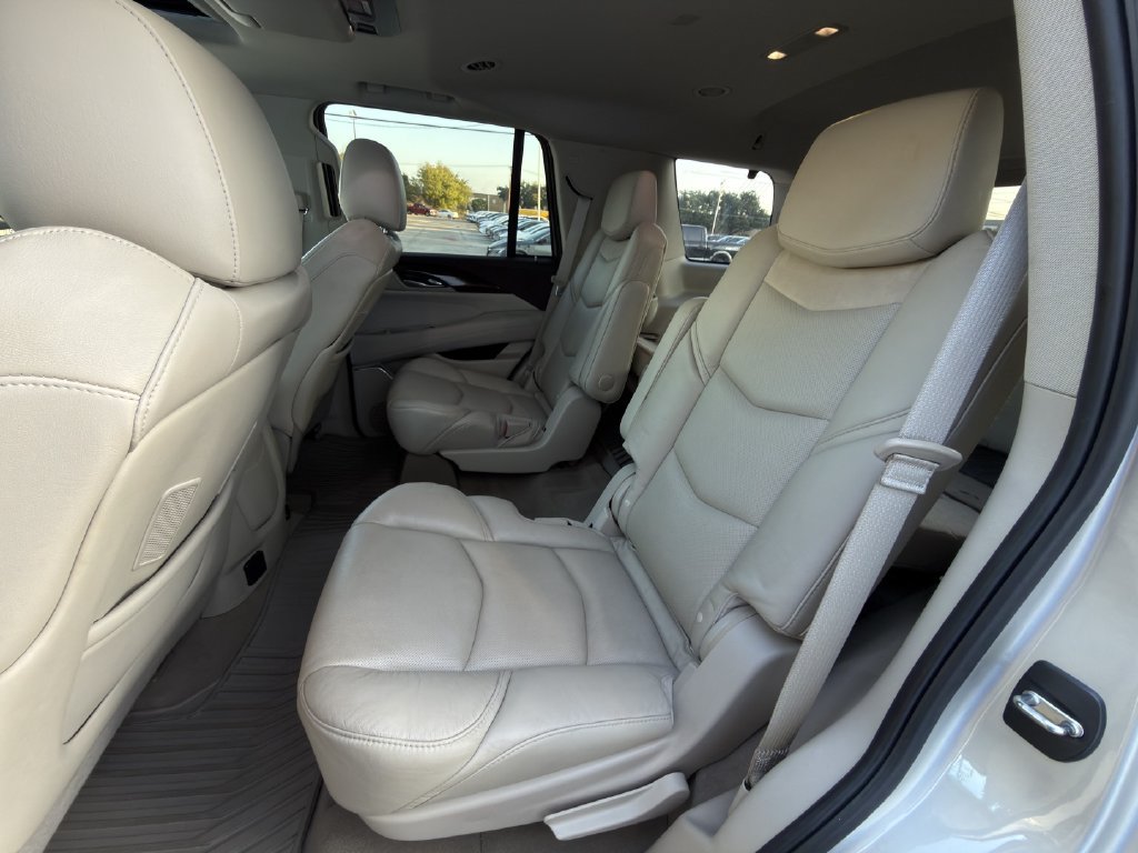 Used 2017 Cadillac Escalade Premium Luxury RWD image 29