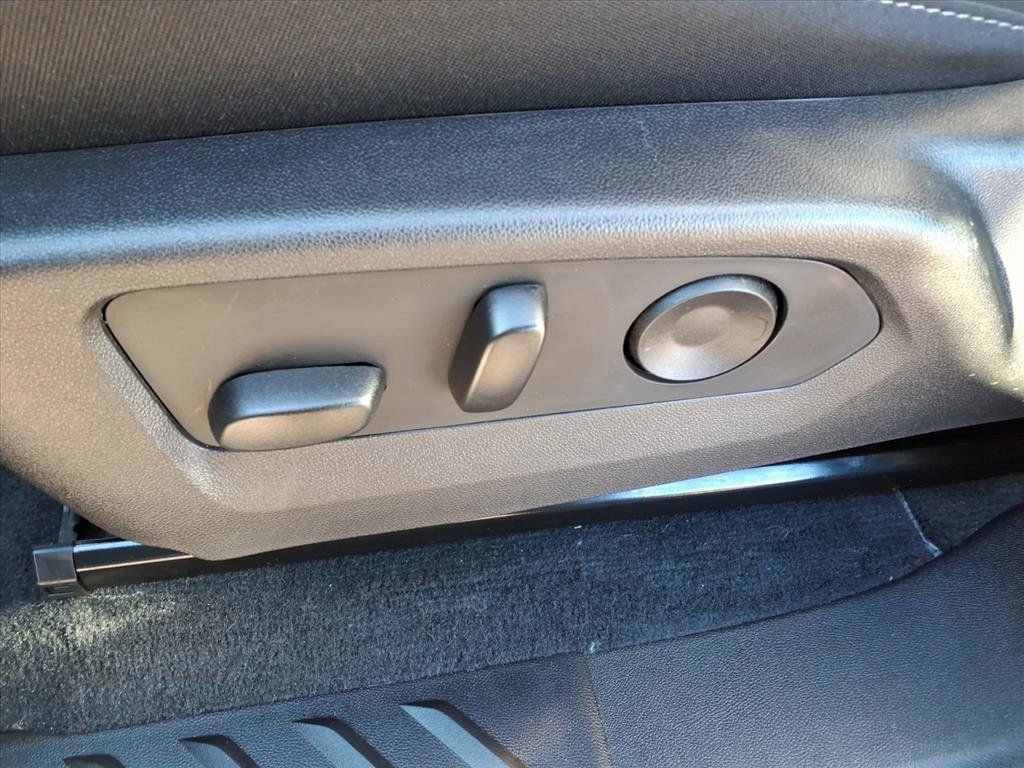 Used 2025 Chevrolet Colorado LT w/ Advanced Trailering Package image 13