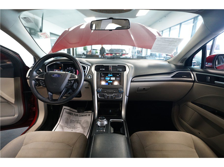 Used 2017 Ford Fusion SE w/ Fusion SE Technology Package FWD image 13