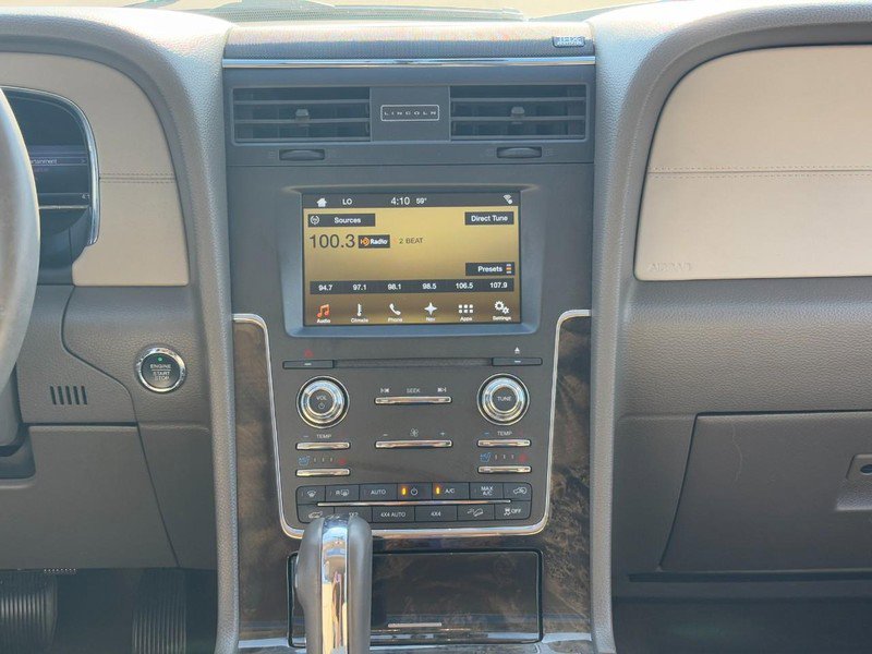 Used 2016 Lincoln Navigator Select image 16