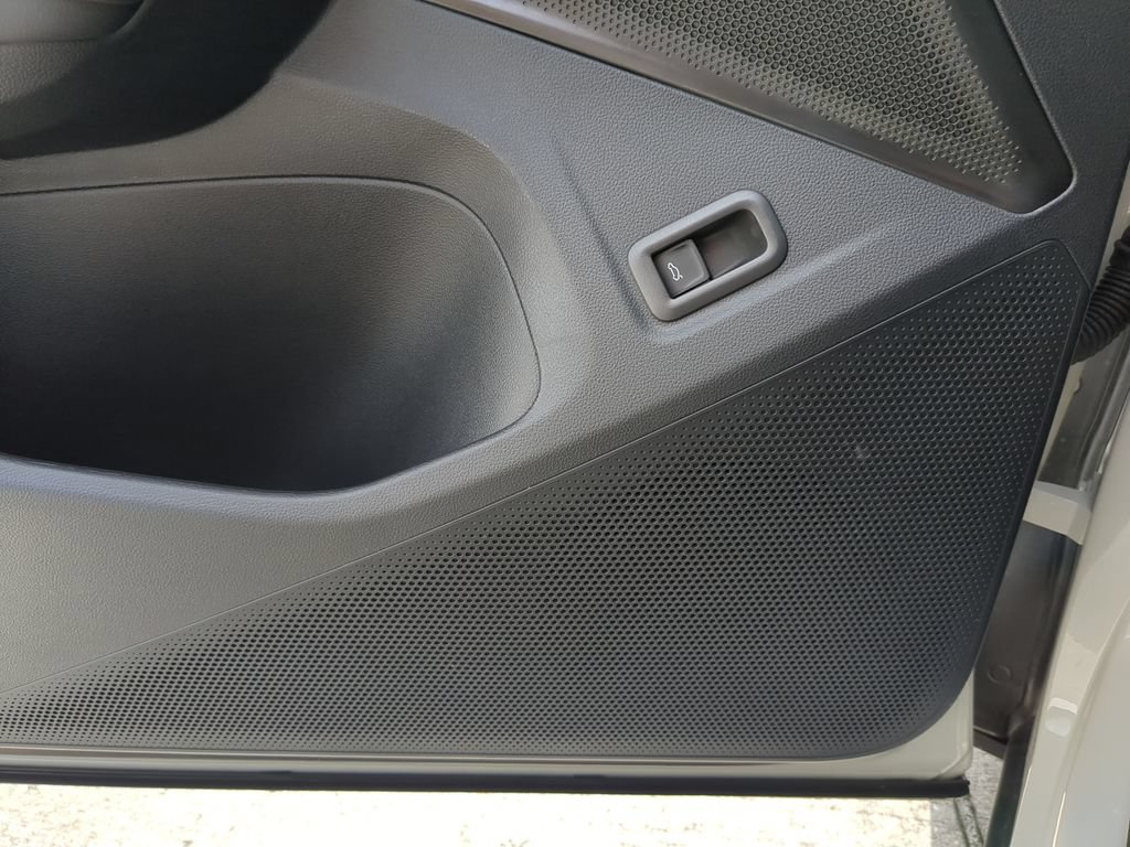Certified 2026 Volkswagen Tiguan SE R-Line FWD image 19