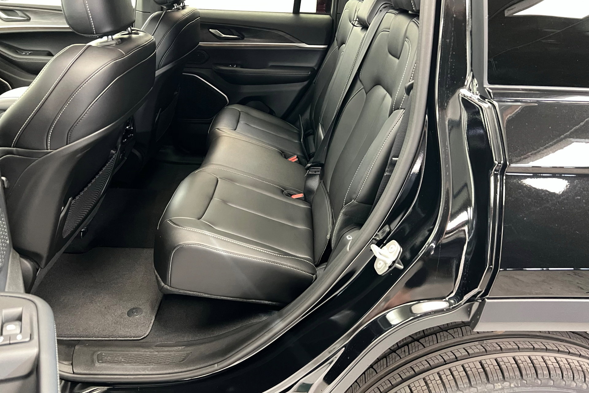 New 2025 Jeep Grand Cherokee Limited w/ Black Appearance Package AWD/4WD image 21